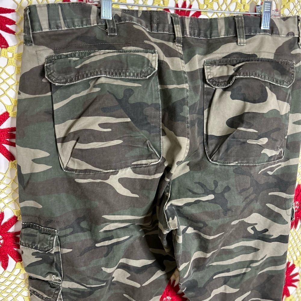 WRANGLER Jeans Cargo Camo Pants / Size 40 X 28 - Picture 2 of 15